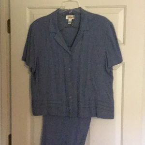 Pants suit